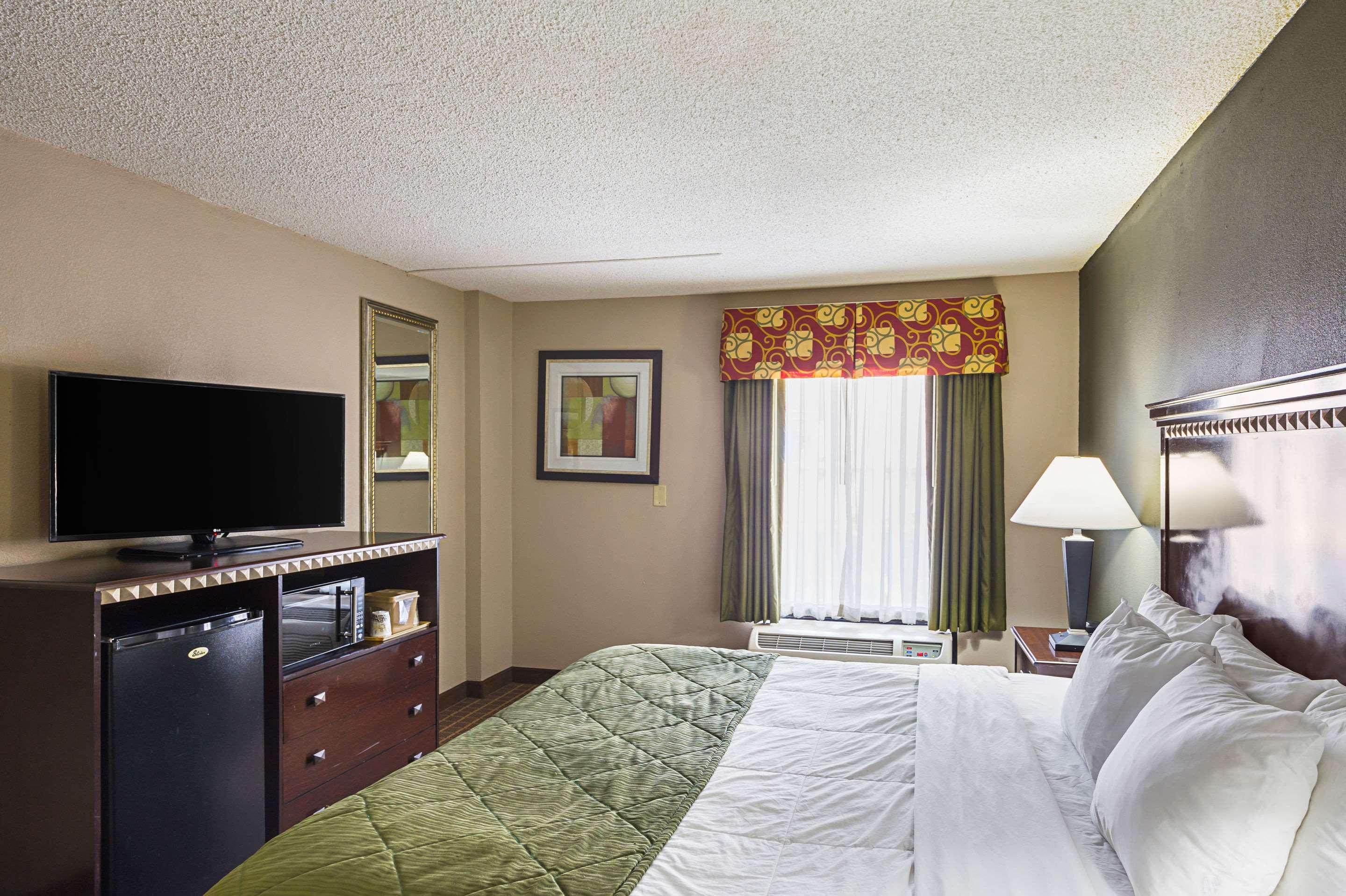 Quality Inn & Suites Greenville - Haywood Mall Екстер'єр фото