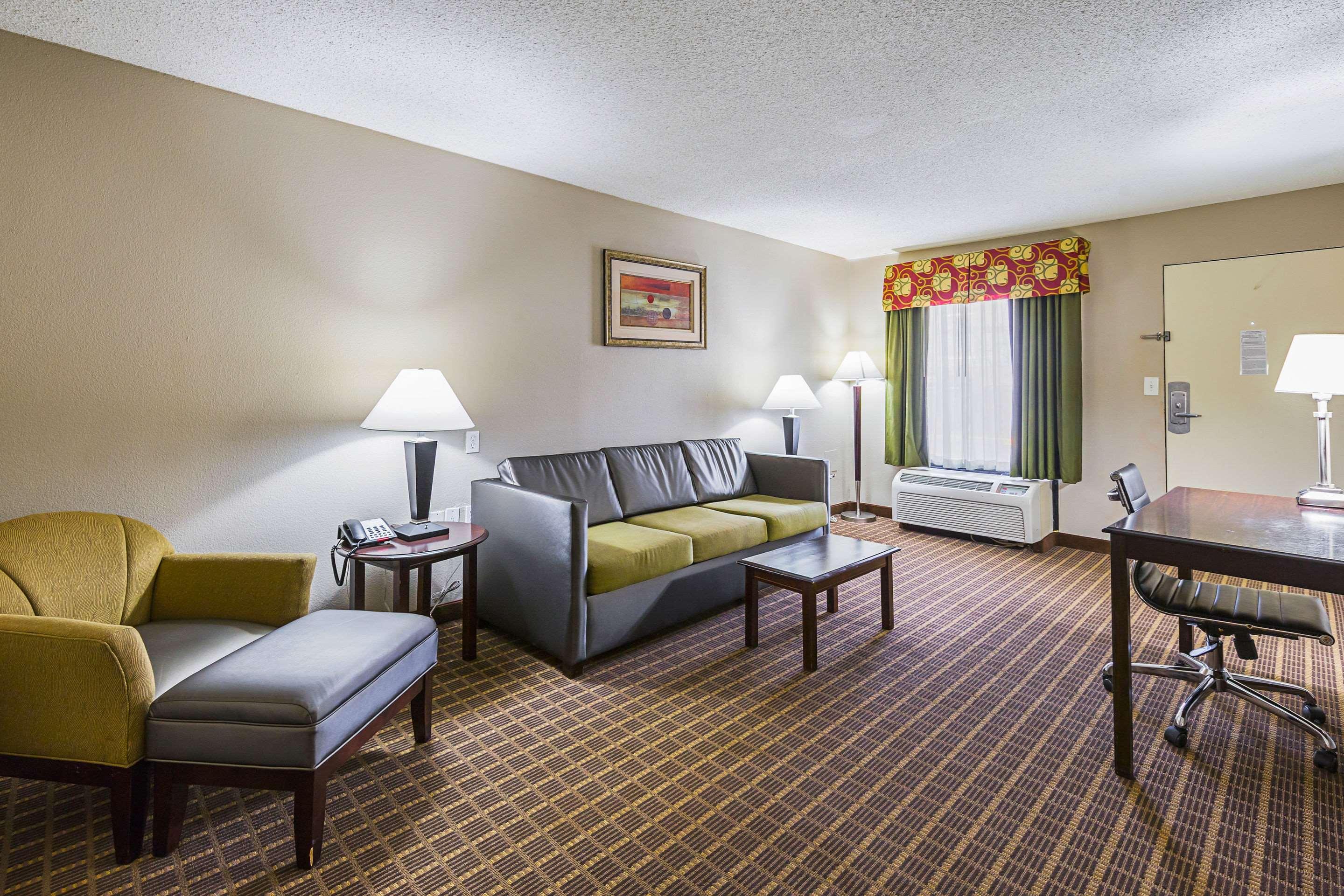 Quality Inn & Suites Greenville - Haywood Mall Екстер'єр фото