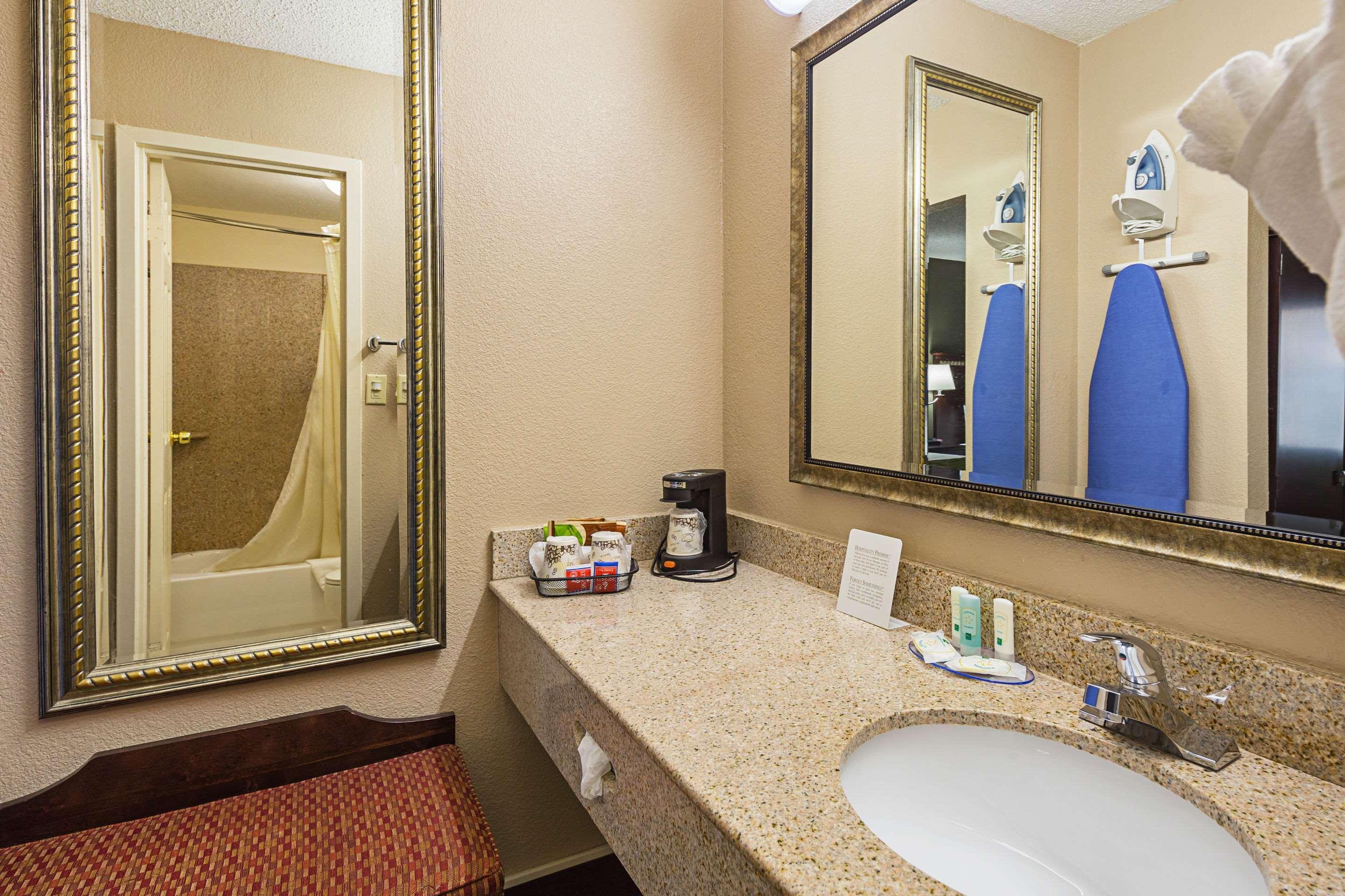 Quality Inn & Suites Greenville - Haywood Mall Екстер'єр фото
