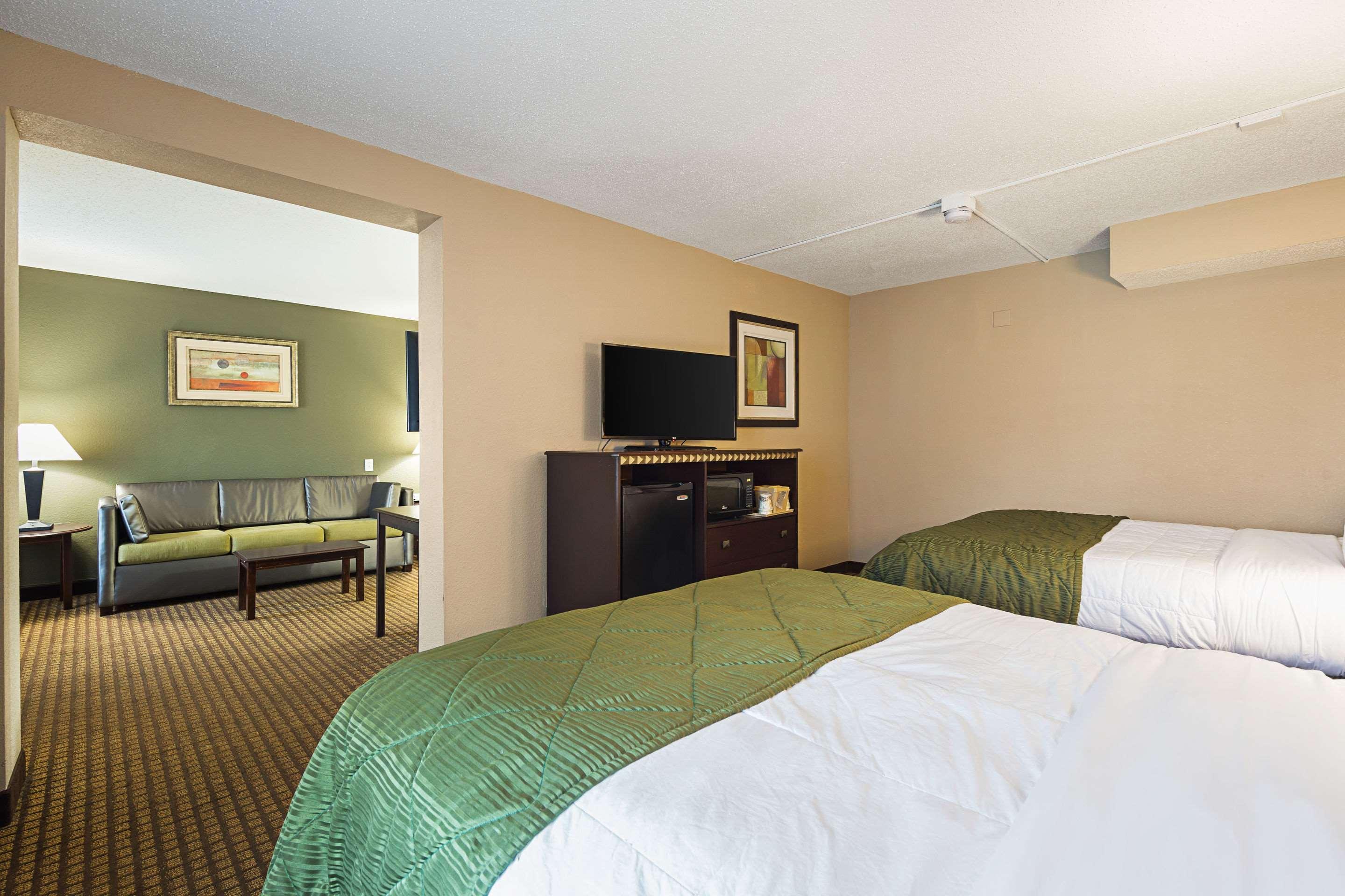 Quality Inn & Suites Greenville - Haywood Mall Екстер'єр фото