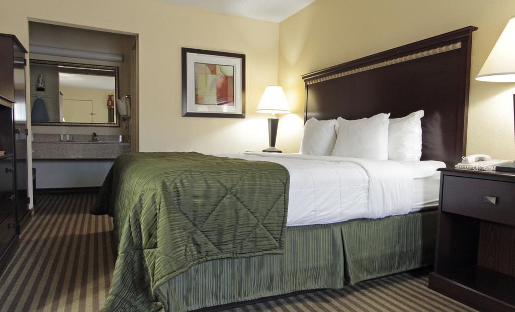 Quality Inn & Suites Greenville - Haywood Mall Екстер'єр фото