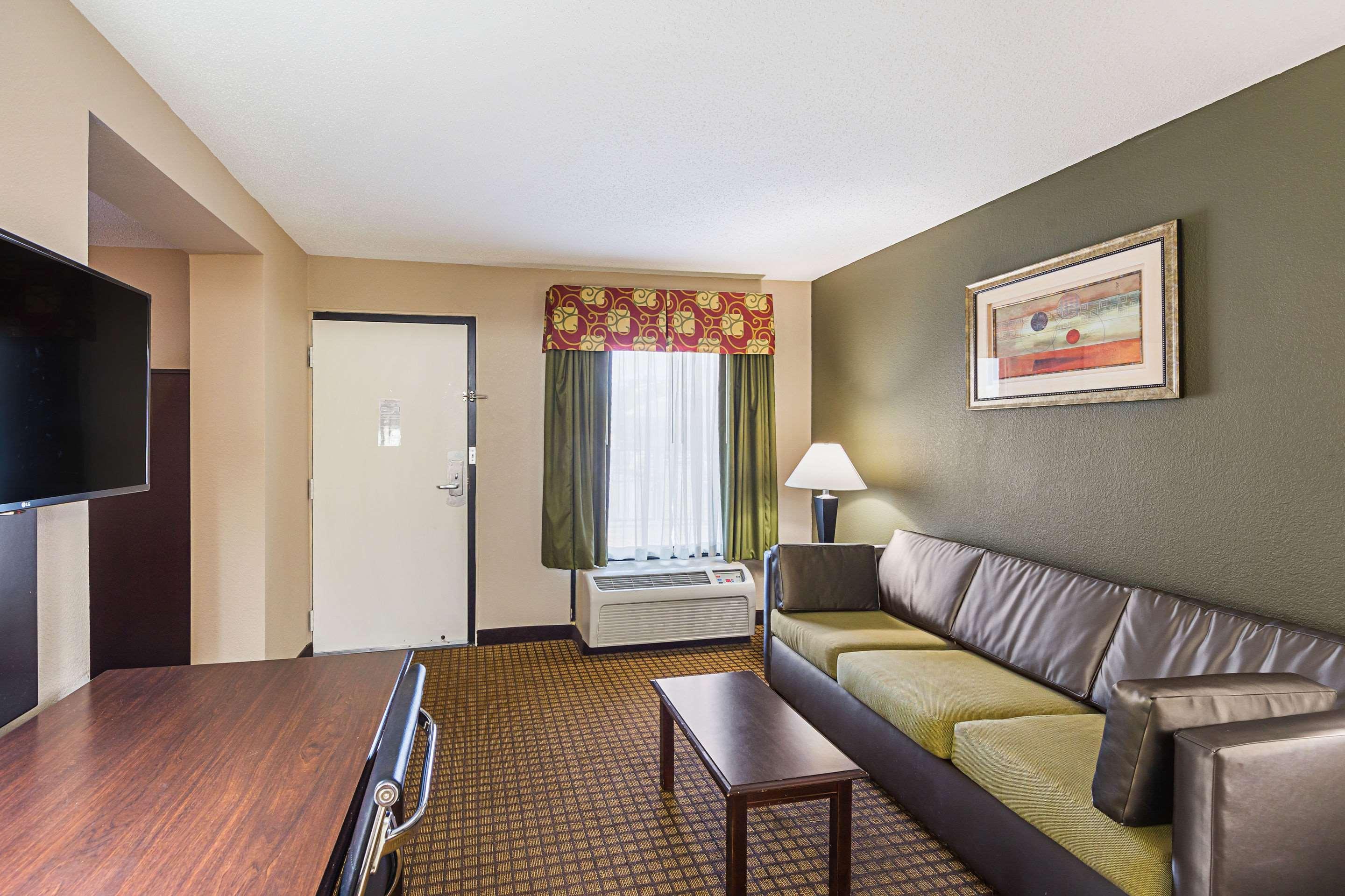 Quality Inn & Suites Greenville - Haywood Mall Екстер'єр фото