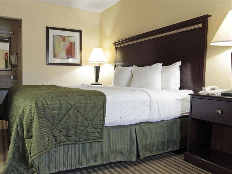 Quality Inn & Suites Greenville - Haywood Mall Екстер'єр фото