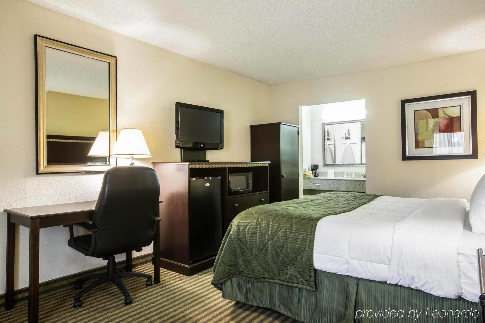 Quality Inn & Suites Greenville - Haywood Mall Екстер'єр фото