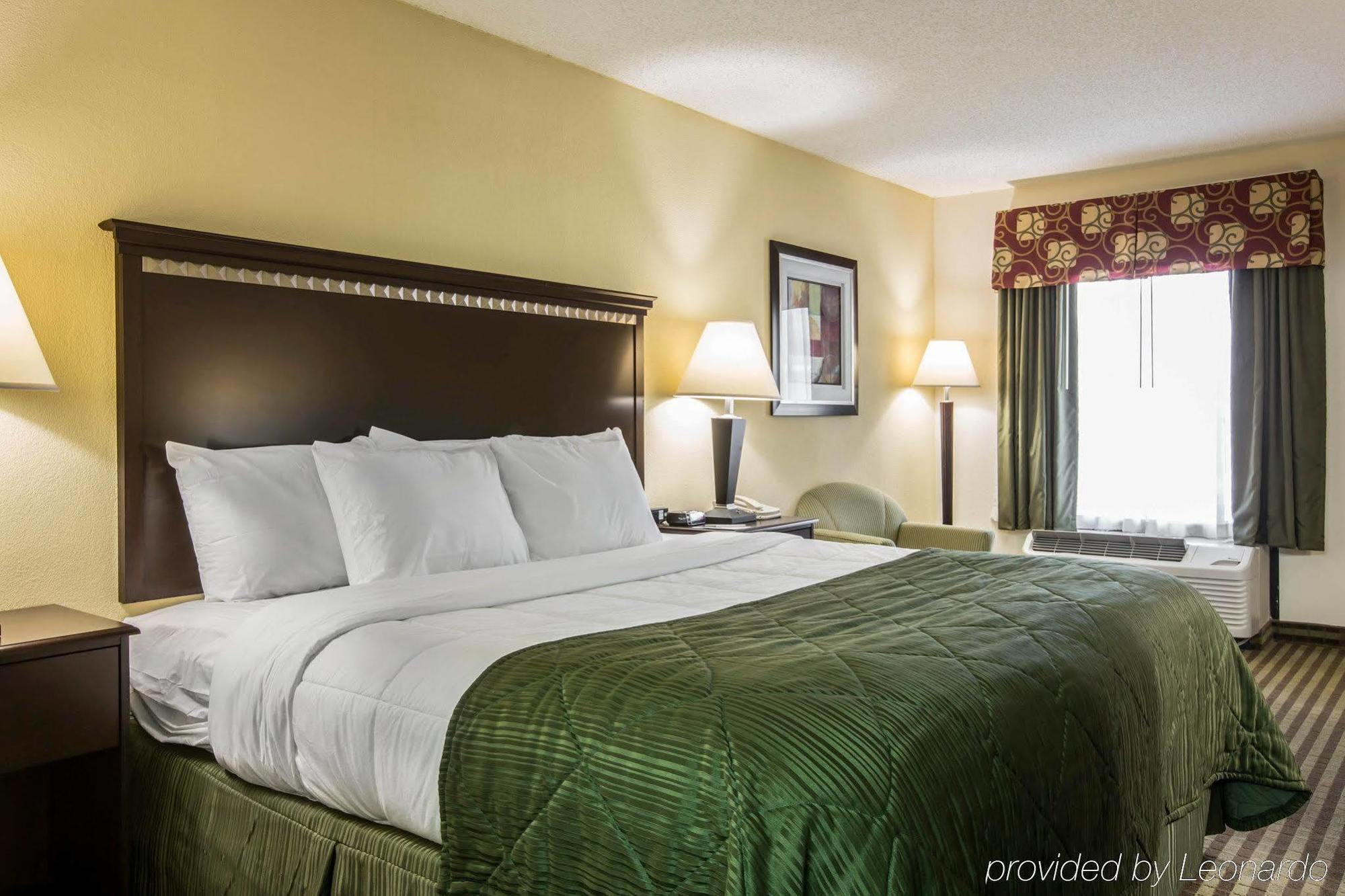 Quality Inn & Suites Greenville - Haywood Mall Екстер'єр фото