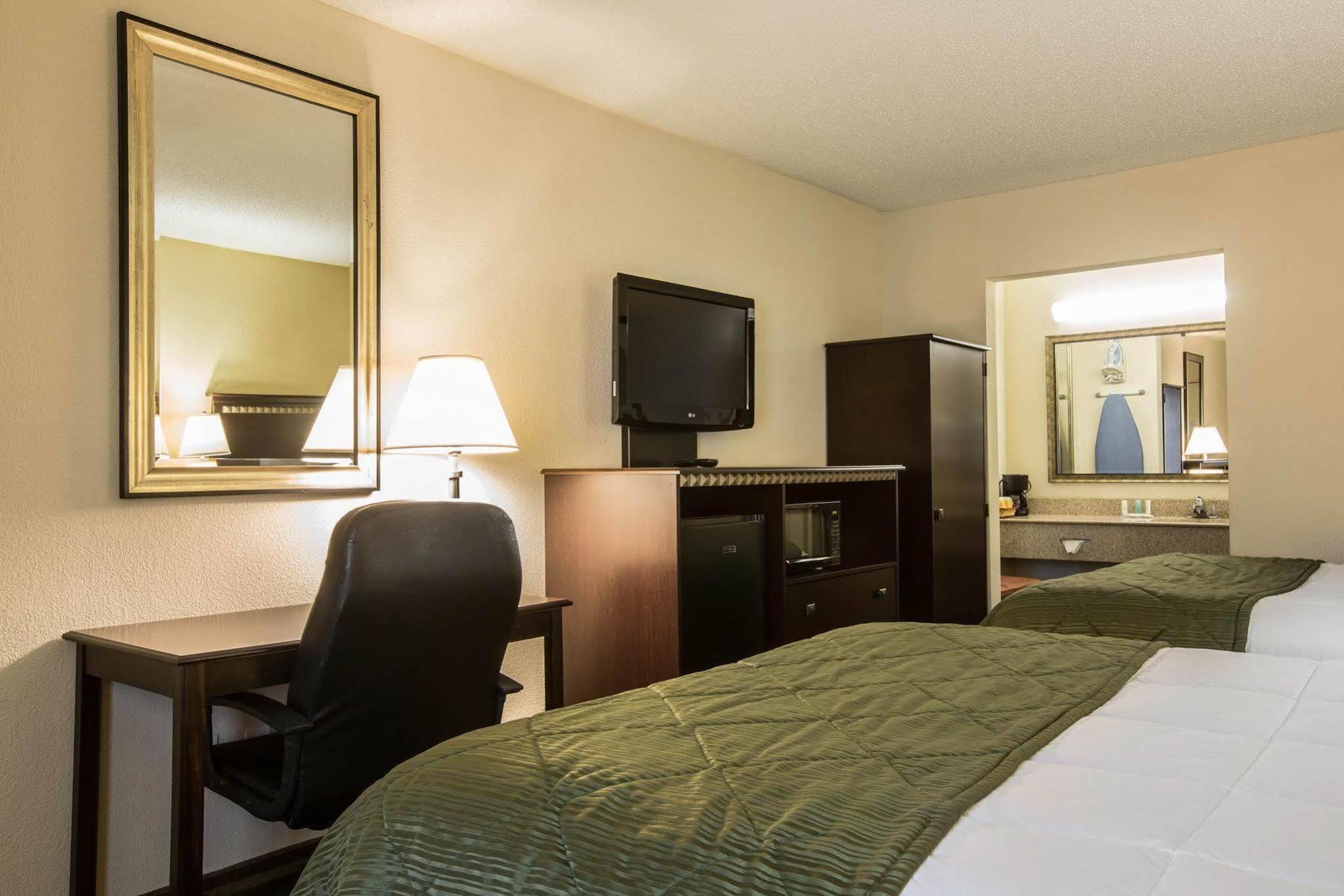 Quality Inn & Suites Greenville - Haywood Mall Екстер'єр фото